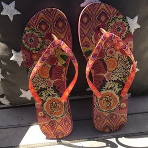 Vera Bradley flip flops